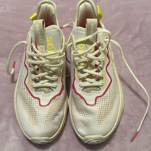 Sorel size 8 1/2 athletic shoe